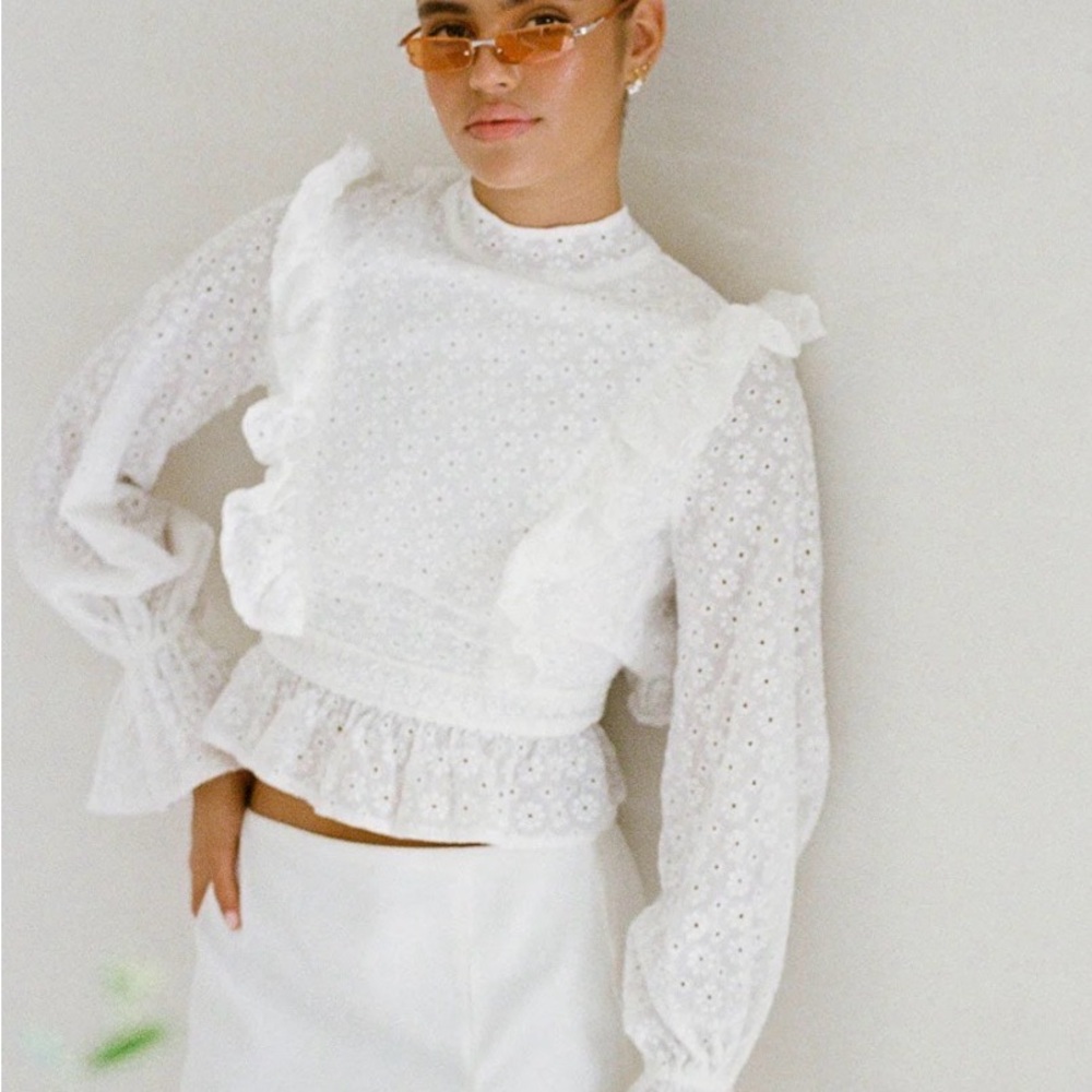 NWT Chic White Ruffle Eyelet Blouse